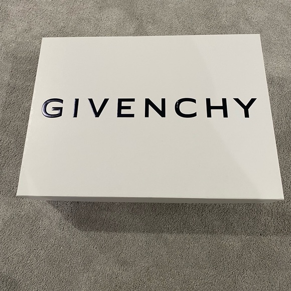 Givenchy Box - Picture 2 of 5